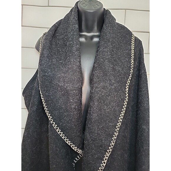 Occasionally Made Womens L Cape Wool Black Poncho Sweater Soft Comfy Casual Chic - Picture 2 of 9